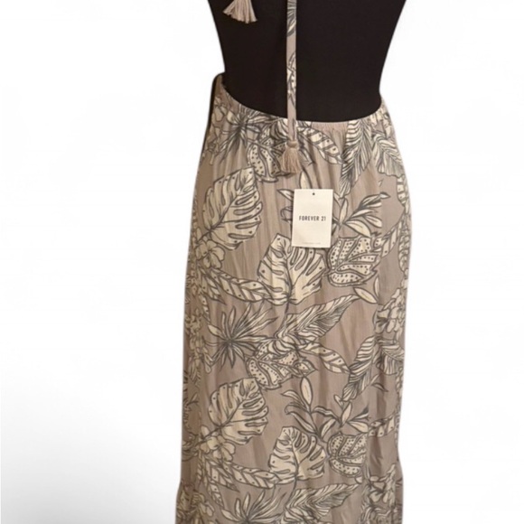 Leaf Print Halter Maxi Dress - Picture 4 of 4